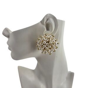 Sophisticated Imitation Vintage Pearl Cluster Statement Clip On Earrings